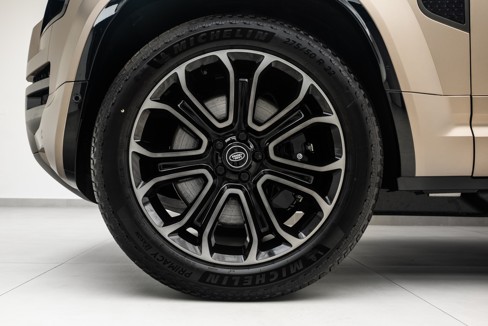 2025 LAND ROVER DEFENDER P635 OCTA | GCC 5 YEARS WARRANTY | 635 HP | HIGH SPEC 